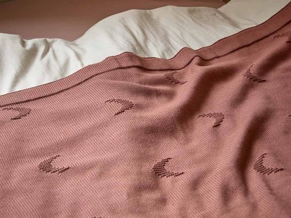 Yumeko Kinderdeken katoen moon blush rose 100x150 100% biologisch en fairtrade katoen Yumeko Kinderdeken katoen moon blush rose 100x150 100% biologisch en fairtrade katoen