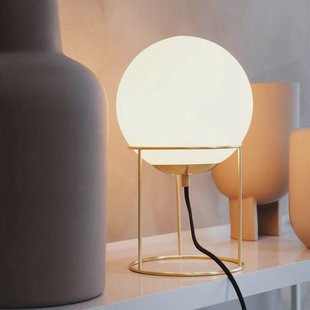 Dyberg Larsen tafellamp Madrid, opaal/messingkleurig, 34 cm