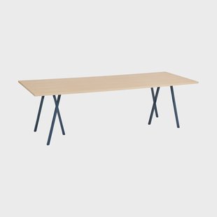 HAY Loop Stand eettafel 92,5x250 cm Deep blue-clear lacq. oak HAY Loop Stand eettafel 92,5x250 cm Deep blue-clear lacq. oak