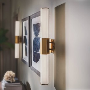 Quintiesse LED badkamer wandlamp Facet Dual, messing, 2-lamps, breedte 66 cm