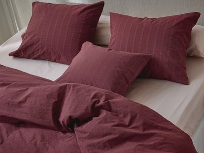 Yumeko Kussensloop seersucker katoen bordeaux 100% biologisch katoen, seersucker geweven