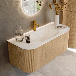 Mondiaz KURVE-DLUX 110 cm Onderkast Greeploos 1 Lade Met Deuren Oak, Wastafel Solid Surface Midden Ostra 1 Kraangat Zonder Spiegel (KRVCLO110L+R1L2D1KM-Oak/Ost)