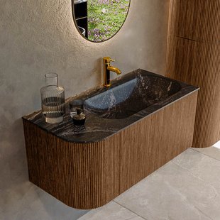 Mondiaz KURVE-DLUX 95 cm Onderkast Greeploos 1 Lade Met Deuren Walnut, Wastafel Solid Surface Rechts Lava 1 Kraangat Zonder Spiegel (KRVBGS95L1L1D1KR-Wal/Lav) Mondiaz KURVE-DLUX 95 cm Onderkast Greeploos 1 Lade Met Deuren Walnut, Wastafel Solid Surface Rechts Lava 1 Kraangat Zonder Spiegel (KRVBGS95L1L1D1KR-Wal/Lav)