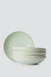 Lichtgroene pastaborden van glanzend keramiek