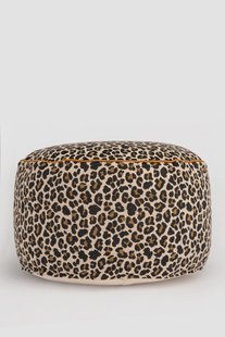 Bruine poef met leopard patroon