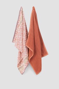 Roze handdoek en theedoek