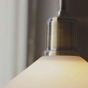 Markslöjd Hanglamp Vela, wit/oud messing, glas/ijzer Ø 25 cm stekker