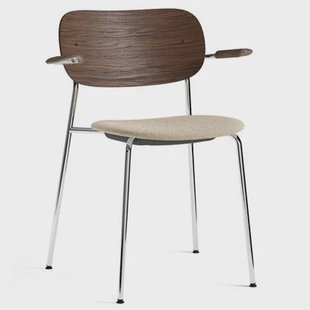 Audo Copenhagen Co eetkamerstoel met arm zitting Bouclé 02 donker