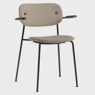 Audo Copenhagen Co eetkamerstoel met arm stof Lupo 04 donker