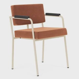 FÉST Monday stoel met armleuning sand|zwart Royal 160 magnolia