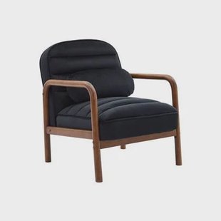 sweeek - Scandinavische fauteuil in met walnoot gebeitst heveahout en