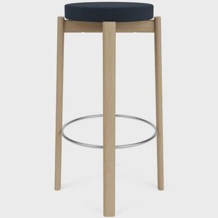 Audo Copenhagen Passage barkruk H76 naturel eiken Vidar Dark Blue