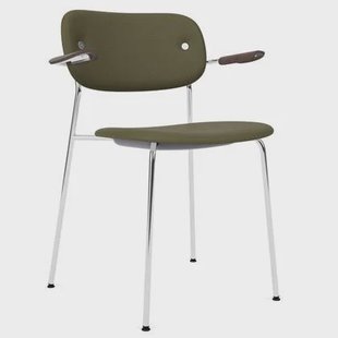 Audo Copenhagen Co eetkamerstoel met arm stof Siërra 0441 donker