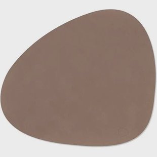LIND DNA Placemat Nupo - Leer - Truffle - 44 x 37 cm LIND DNA Placemat Nupo - Leer - Truffle - 44 x 37 cm