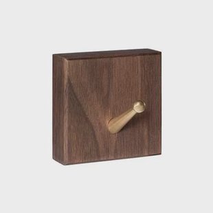 QUVIO Wandhaak houten vierkant met metalen haakje - hout + goud