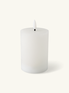 LED-stompkaars 10 cm - 7 x 10 cm. - White - Søstrene Grene LED-stompkaars 10 cm - 7 x 10 cm. - White - Søstrene Grene