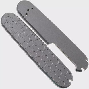 Daily Customs 91.2+ Honeycomb 2D Pattern, Titanium P10011809 Victorinox greepschalen
