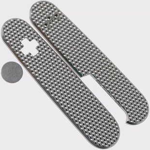 Daily Customs 91.3 Golfball BS Pattern, Titanium P10012430 Victorinox greepschalen