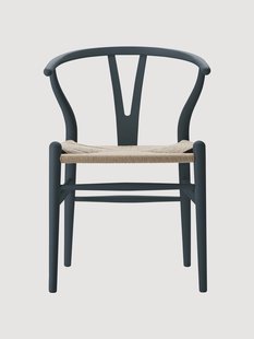 Houten stoel CH24 Wishbone Chair met handgevlochten zitvlak