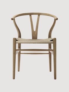 Houten stoel CH24 Wishbone Chair met handgevlochten zitvlak