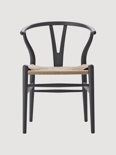 Houten stoel CH24 met handgevlochten zitvlak