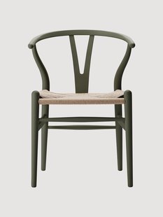 Houten stoel CH24 Wishbone Chair met handgevlochten zitvlak