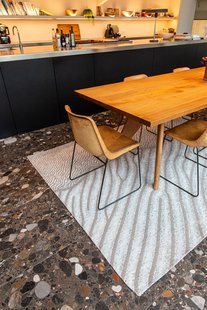 Louis de Poortere - 9135 Waves Shores Amazon Mud - 230x330 cm Vloerkleed