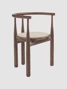 Armstoel Bukowski van walnoothout