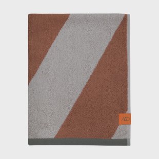 Mette Ditmer Diagonal handdoek Brick, 50x90 cm