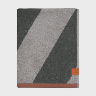 Mette Ditmer Diagonal gastenhanddoek 40x55 cm 2-pack Dark olive Mette Ditmer Diagonal gastenhanddoek 40x55 cm 2-pack Dark olive