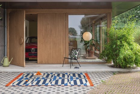 Orla Kiely - Buitenkleed Stripy Stem Azure 464308 - Vloerkleed