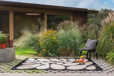 Orla Kiely - Buitenkleed Sycamore Black 464205 - Vloerkleed