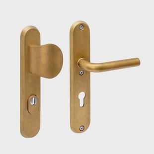 Intersteel SKG3 veiligheidsbeslag Luzern deurgreep/klink PC 72mm met kerntrekbeveiliging PVD messing getrommeld