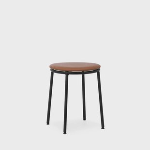 Normann Copenhagen - Circa Kruk H45 Upholstery Black Steel/Ultra Leather Brandy Normann Copenhag