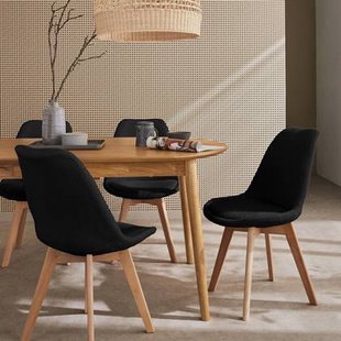 sweeek - Scandinavische boucléstoel met houten poten (set van 4) sweeek - Scandinavische boucléstoel met houten poten (set van 4)