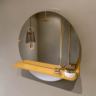 MONDIAZ SPOT spiegel rond 50cm met Spiegelplanchet kleur Ocher.