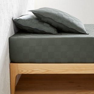 Hoeslaken in gewassen satijnkatoen, Victor, dambord motief