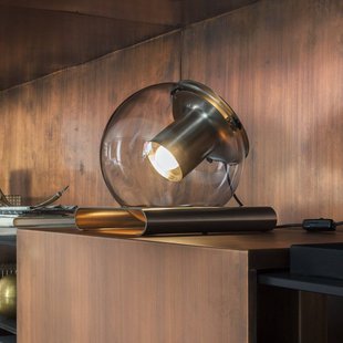 Oluce tafellamp The Globe, goudkleurig/brons, glas