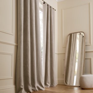 Verduisteringsgordijn van gewassen linnen, leren lussen, Private