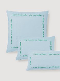 Katoenen perkal kussensloop Roya met geborduurde inscriptie