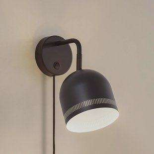 Nola wandlamp Oura, zwart, stekker, verstelbaar, ijzer