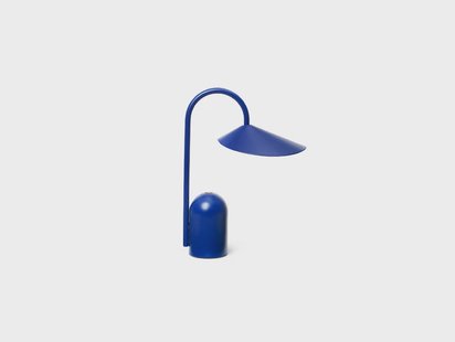 ferm LIVING - Arum Portable Taffellamp IP44 Bright Blue