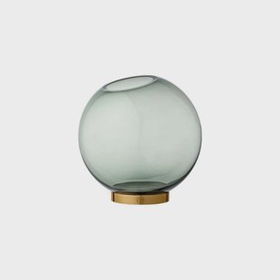 AYTM - Globe Vaas w/Stand Ø10xH10 Forest/Gold AYTM - Globe Vaas w/Stand Ø10xH10 Forest/Gold