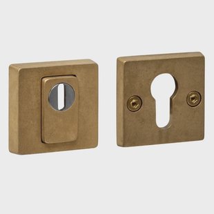 Intersteel SKG3 veiligheidsrozetten vierkant met kerntrekbeveiliging in PVD messing getrommeld