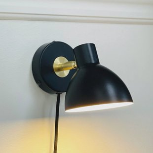Dyberg Larsen wandlamp Lilje, zwart, Ø 16 cm, metaal