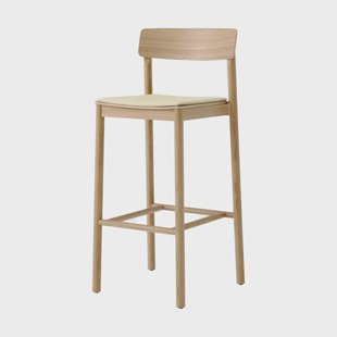 &Tradition Betty TK17 Bar Chair barkruk 75 cm Fuse 0421-gelakt eikenhout