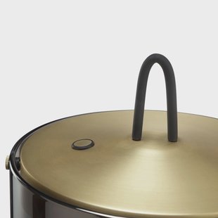 Brilliant LED tafellamp Lumeo, Ø 21 cm, messingkleurig/rookgrijs