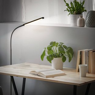 Briloner LED vloerlamp Mura, zwart, hoogte 170 cm, metalen touchdimmer