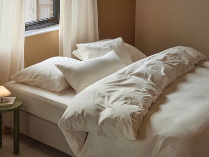 Yumeko Dekbedovertrek hennep/katoen soft cream 
Voorzijde: 100% hennep
Achterzijde: 100% biologisch katoen, percal geweven