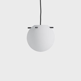 Koi hanglamp Ø19 Opal White/Black FRANDSEN - Woonkamer - Designer - Glas - 1 lamp